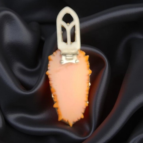 Vintage Bakelite butterscotch Carved flower clip made 1930 beautiful design - Picture 3 of 16